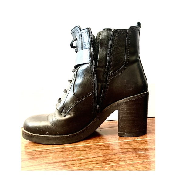 SOLD* Black Fall chunky heel with buckle boot - Picture 2 of 11